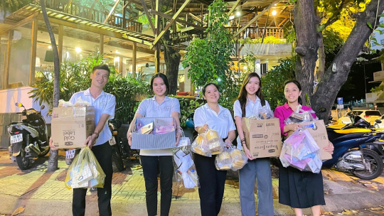 Zoom Apartment Lan Tỏa Tình Yêu và Lòng Biết Ơn Đến Những Người Thầm Lặng